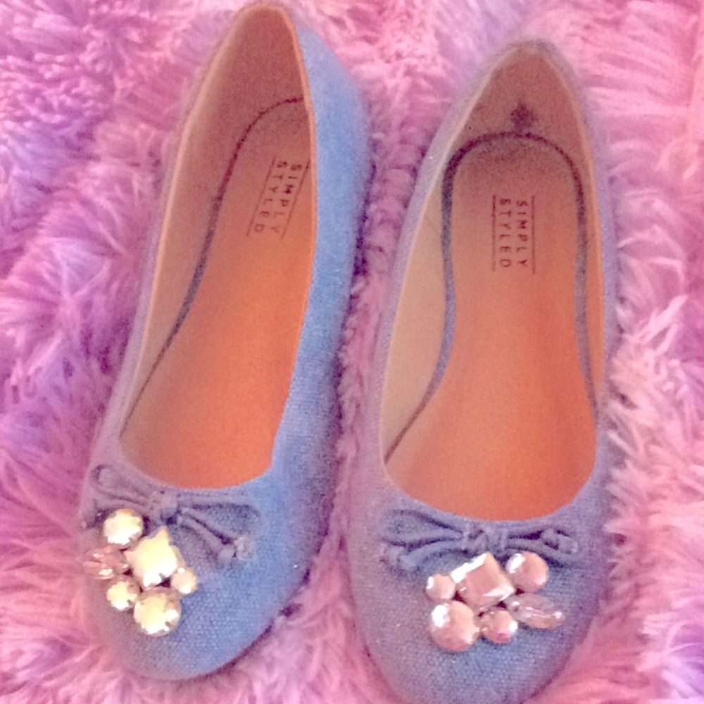 Simply styled flats - Picture 2 of 3